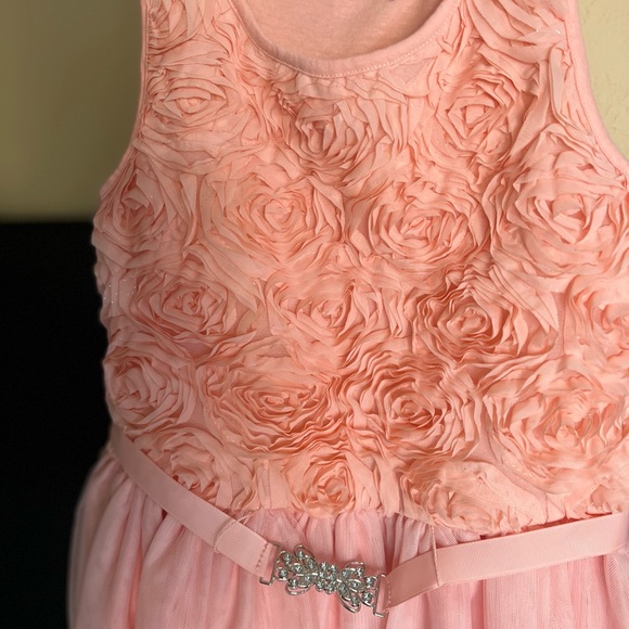 Very feminine girl dress and headband included used once . - Picture 3 of 5